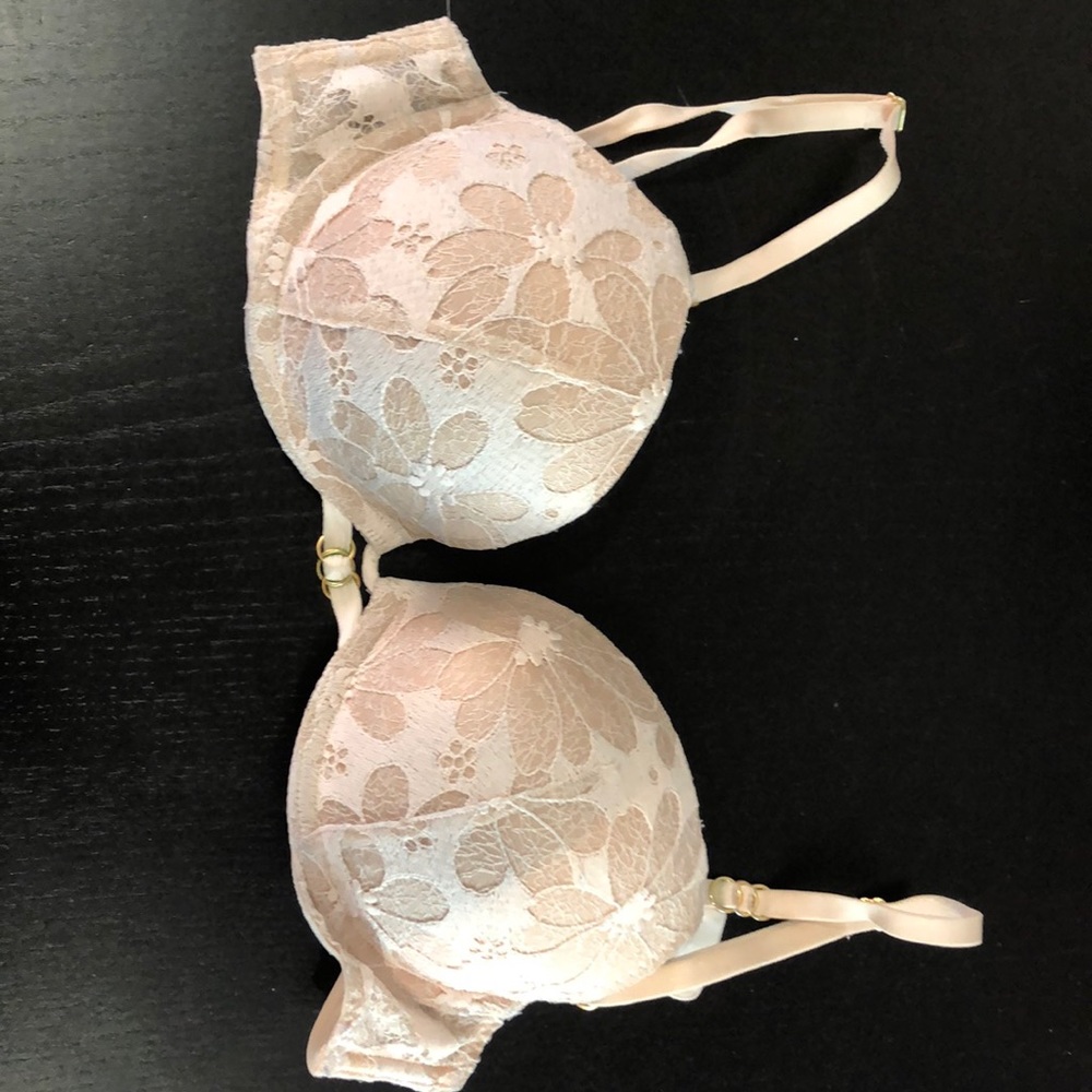 Victoria’s Secret cream bra